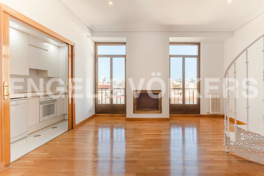 Sala de estar de Ático de alquiler en  Madrid Capital con Aire acondicionado, Calefacción y Parquet