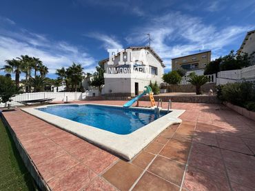 Villa con piscina in vendita a La Pobla de Montornès
