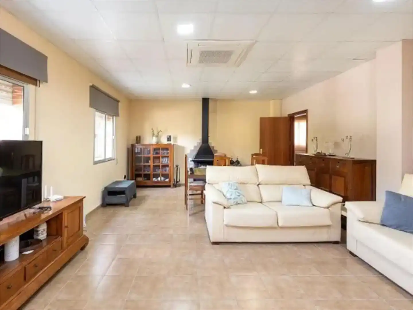 Sala d'estar de Casa o xalet en venda en Huétor de Santillán amb Aire condicionat, Piscina i Balcó