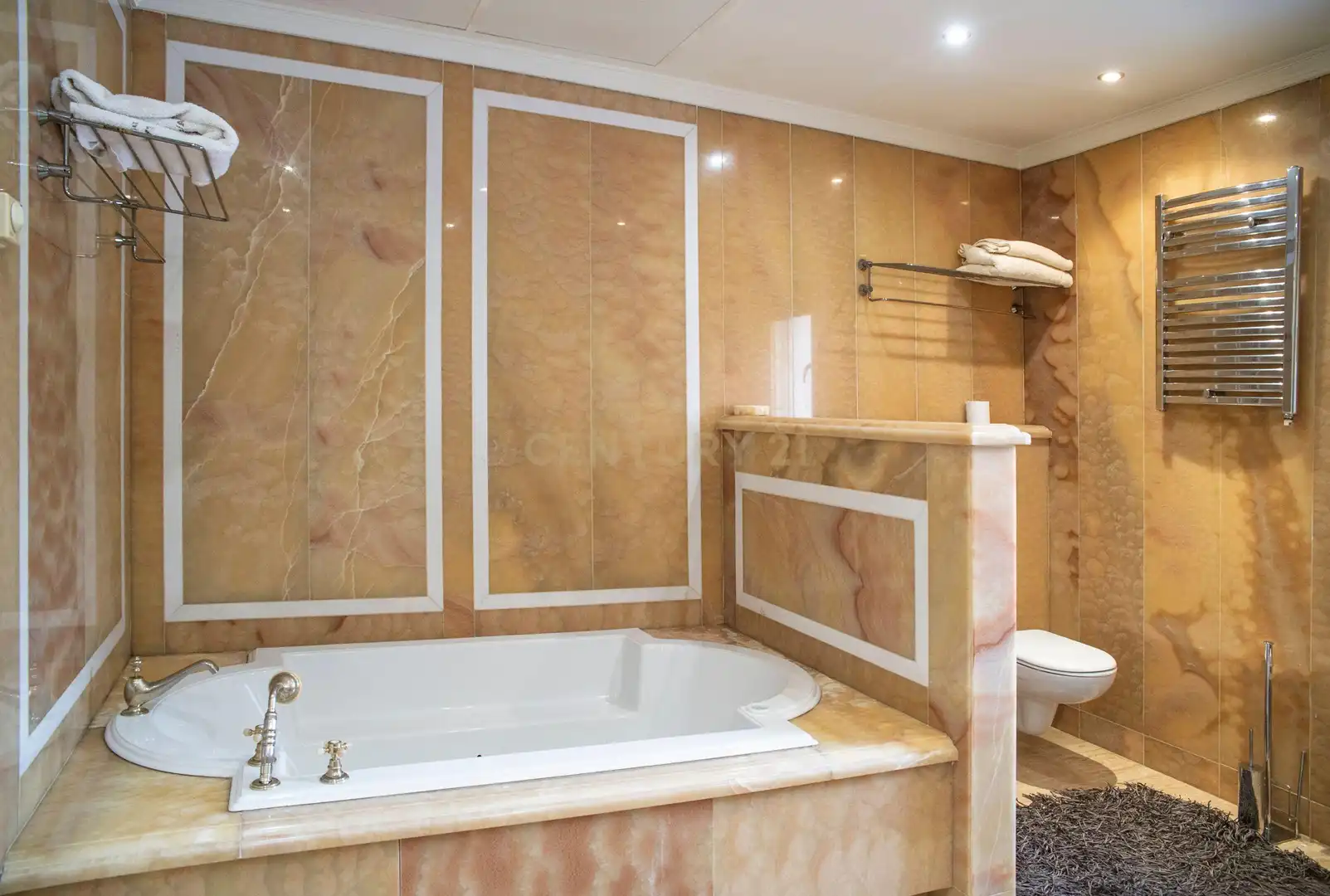 Bathroom of Apartments for rent in Marbella  with Air Conditioner, Private garden and Furnished