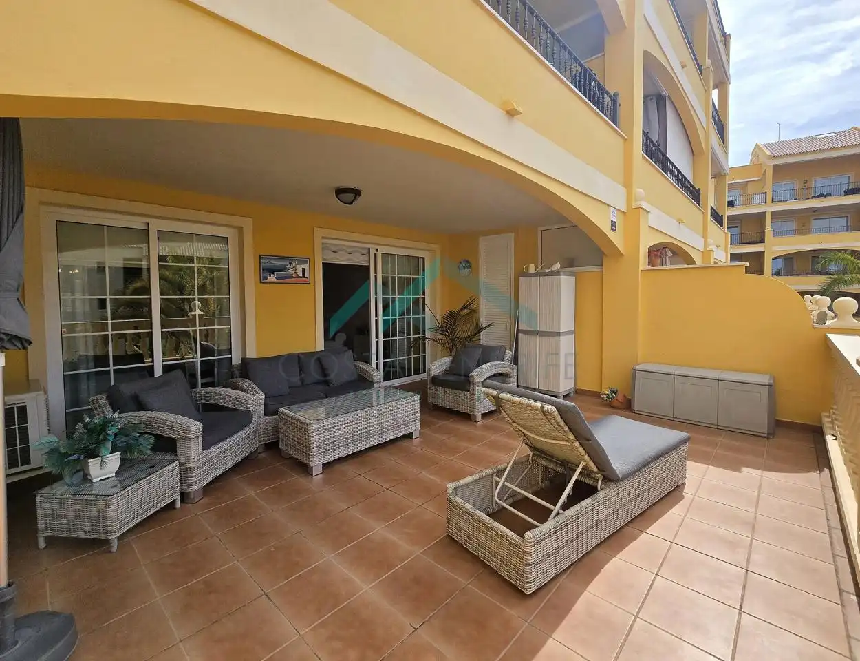 Terrasse von Erdgeschoss zum Verkauf in Arona mit Klimaanlage, Terrasse und Möbliert