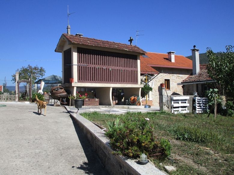 Vista exterior de Finca rústica en venda en Pontevedra Capital  amb Calefacció i Jardí privat