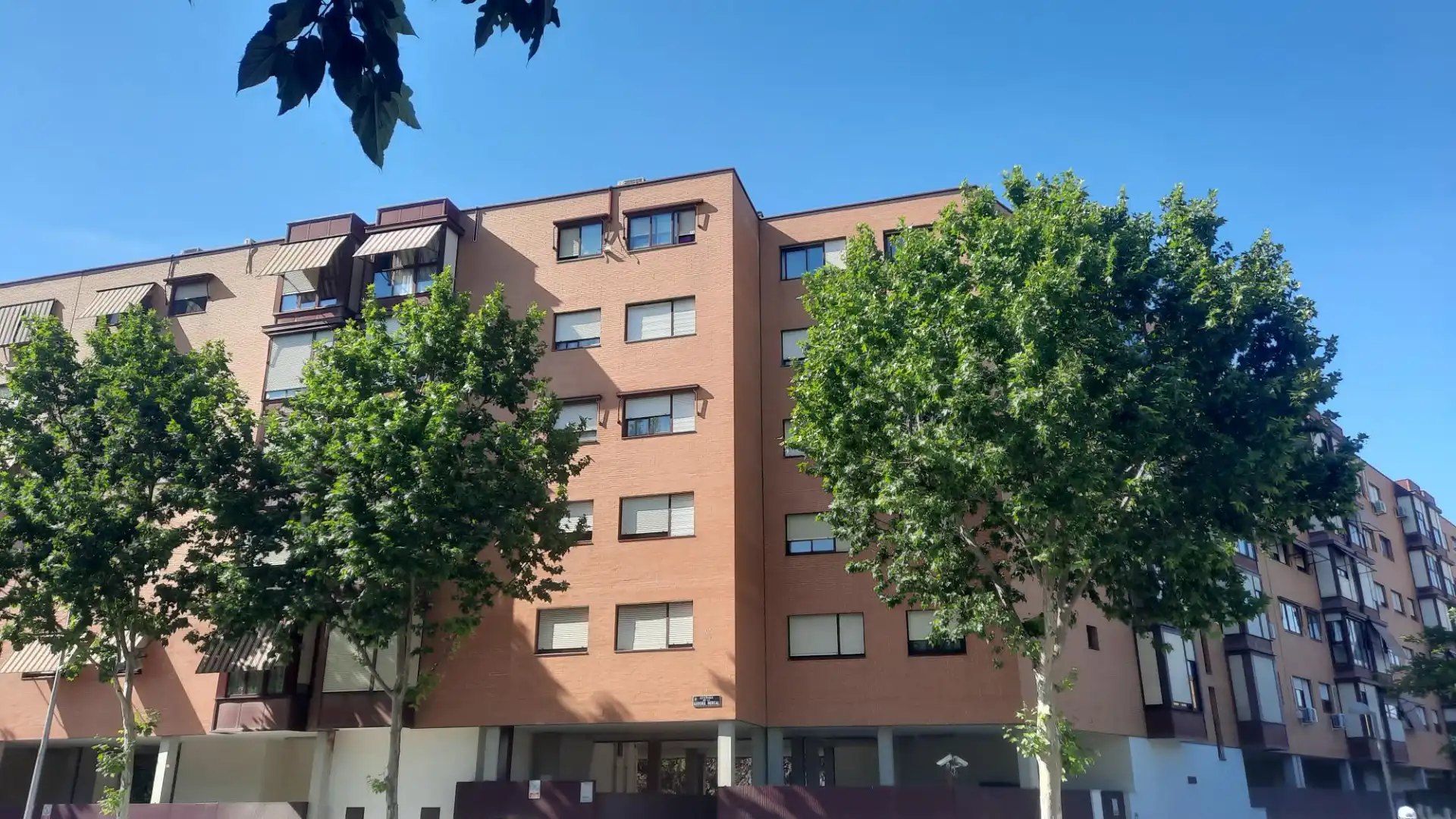 Vista exterior de Pis en venda en Madrid amb Parquet, Traster i Alarma