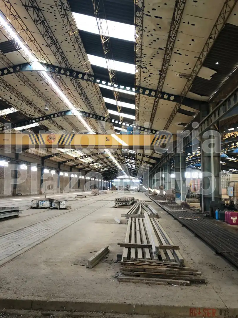 Außenansicht von Fabrikhallen zum Verkauf in Castellanos de Villiquera