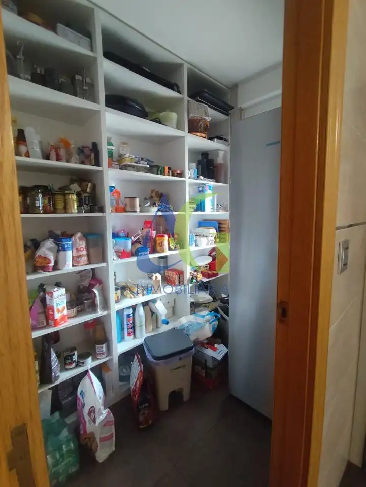 Cuina de Casa o xalet en venda en Villaquilambre amb Calefacció, Jardí privat i Parquet