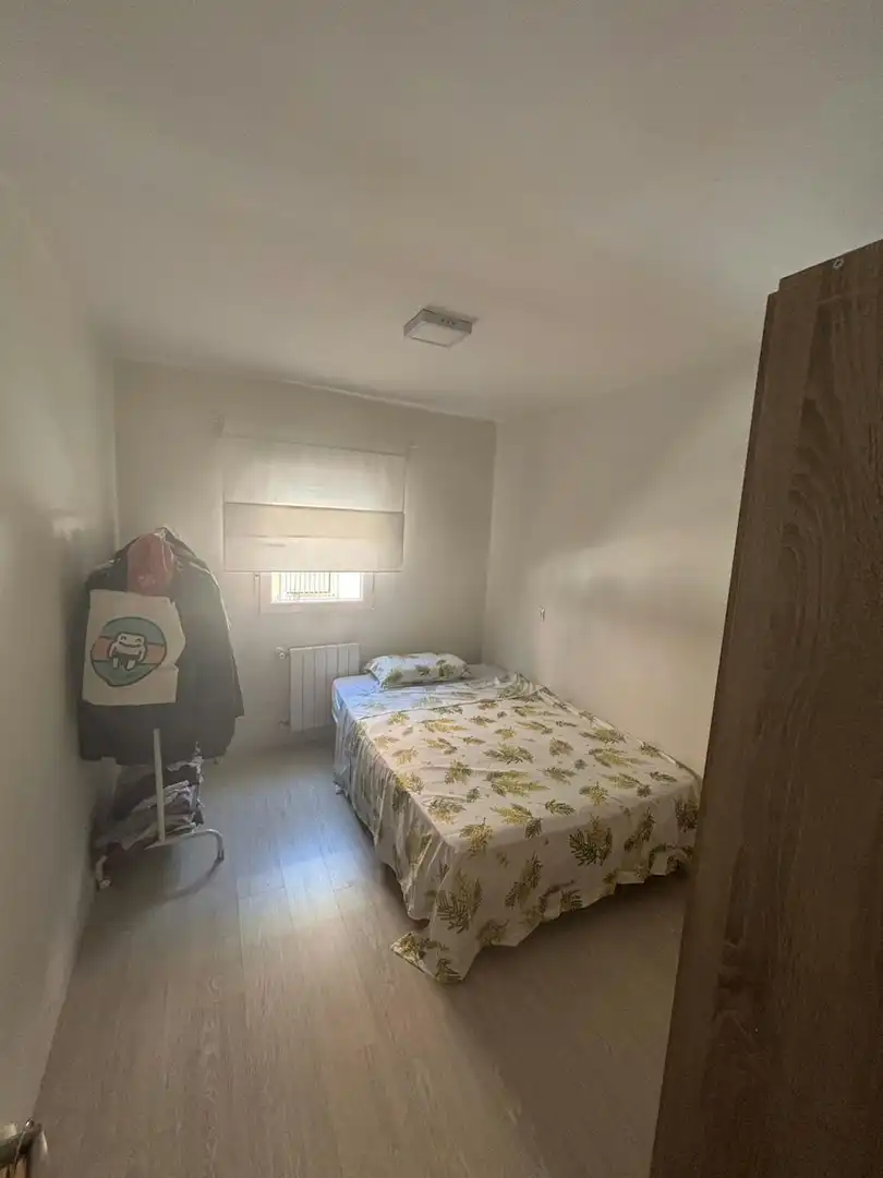 Schlafzimmer von Wohnung zur Miete in Madrid mit Klimaanlage, Privatgarten und Möbliert