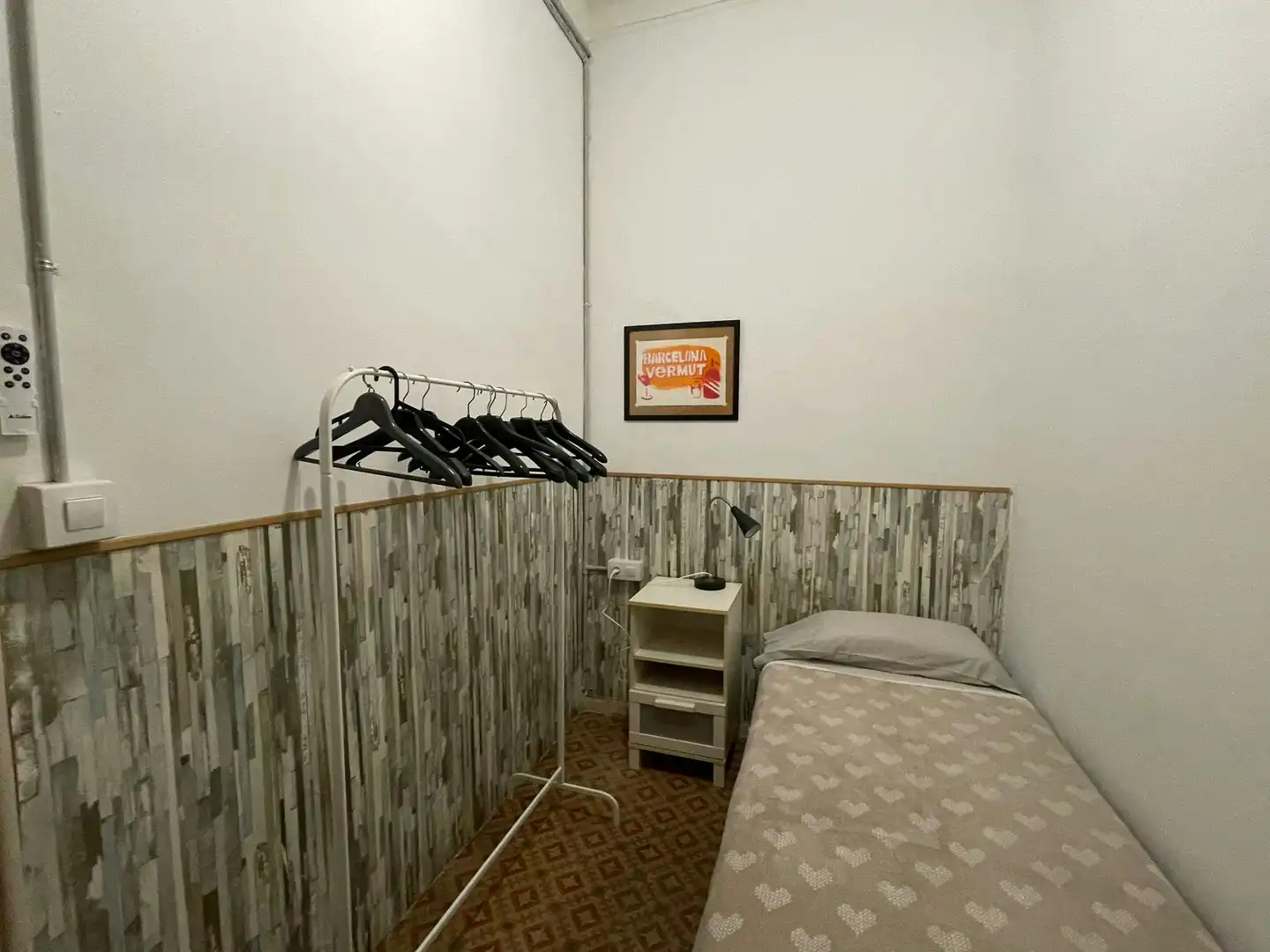 Habitación de Piso para compartir en Barcelona con Calefacción y Amueblado
