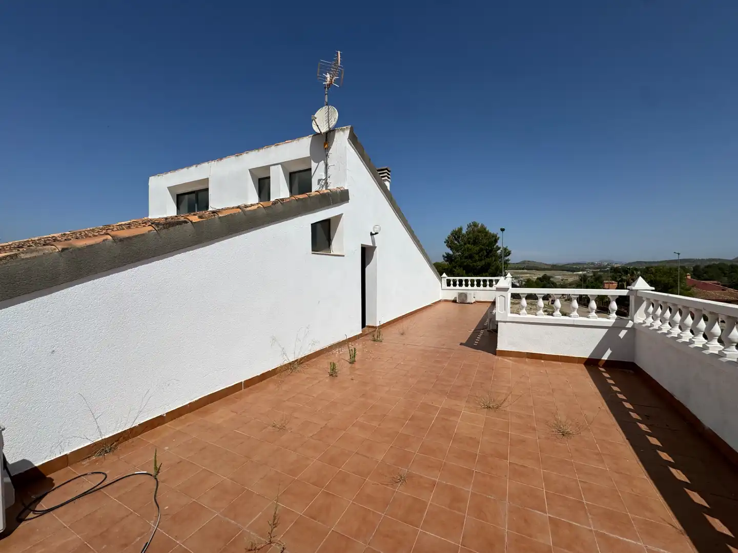 Chalet con terraza en venta en Calle Urba Coto Riñales 119, imagen 57