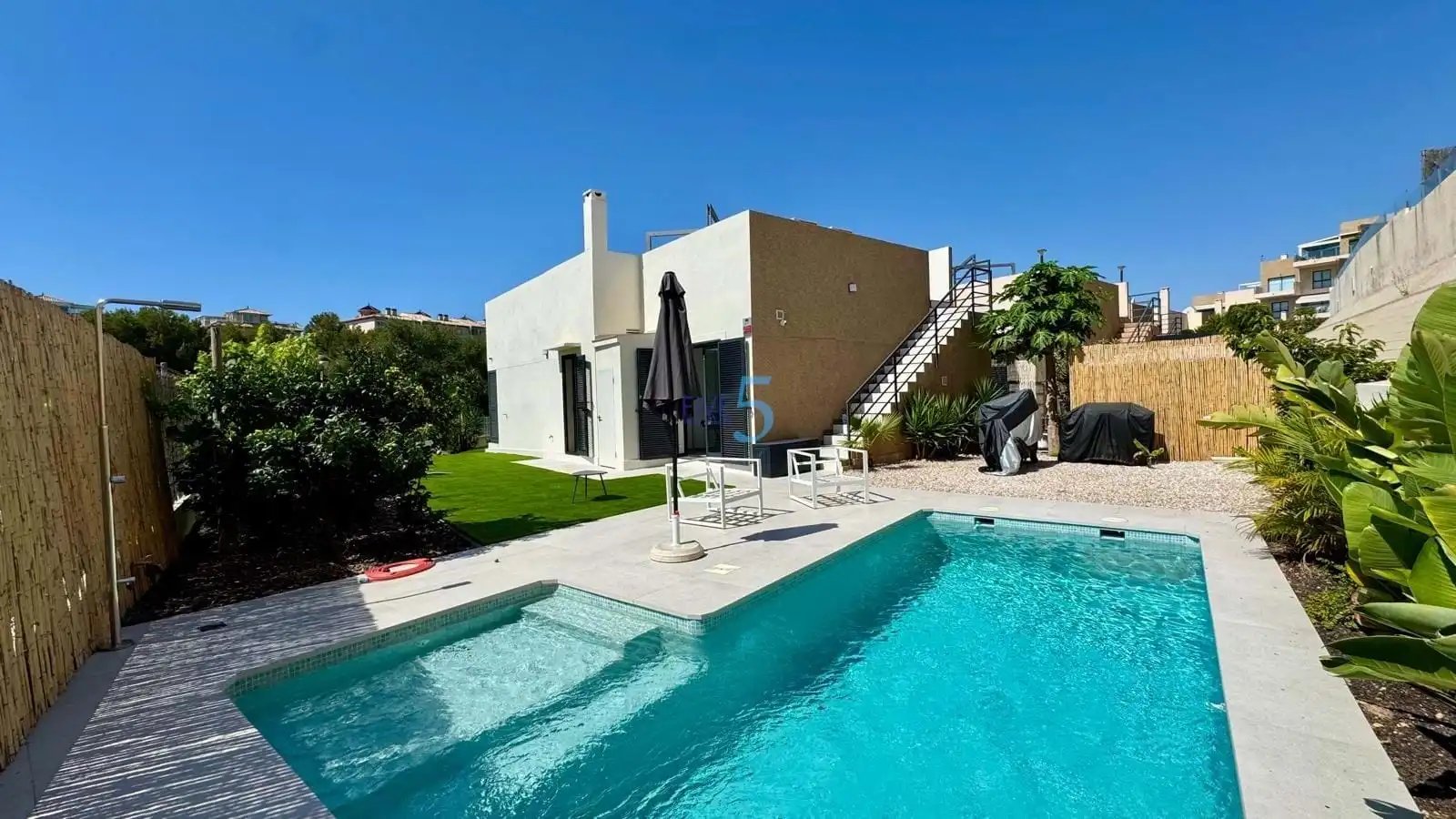 Piscina de Casa o xalet en venda en Orihuela amb Aire condicionat, Piscina i Moblat