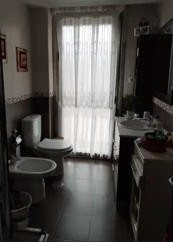 Bany de Pis en venda en Gijón  amb Calefacció, Parquet i Traster