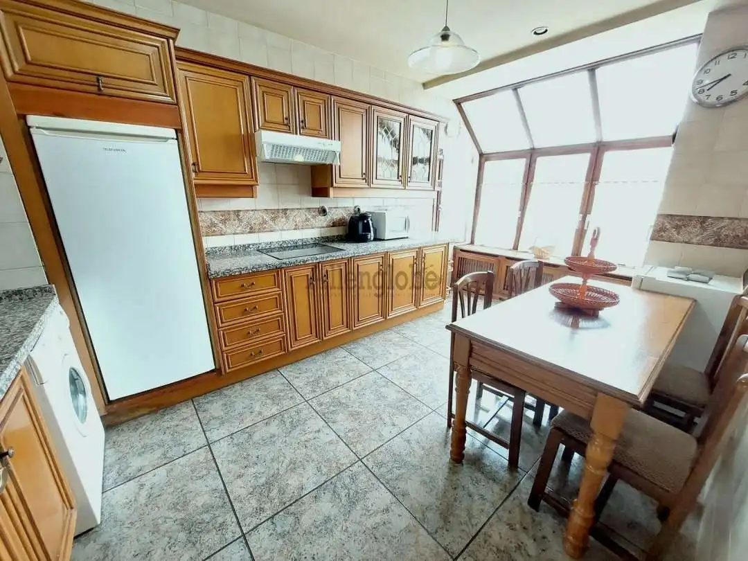 Kitchen of Flat for rent in Oviedo   with Heating