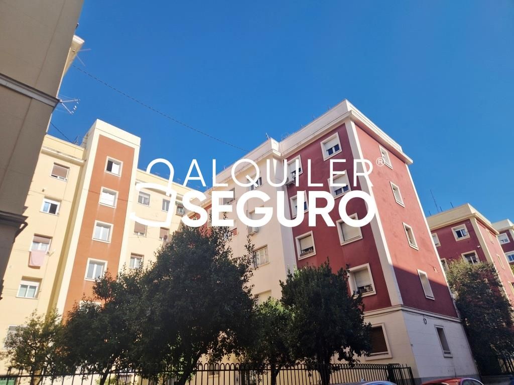 Exterior view of Flat to rent in  Madrid Capital  with Heating