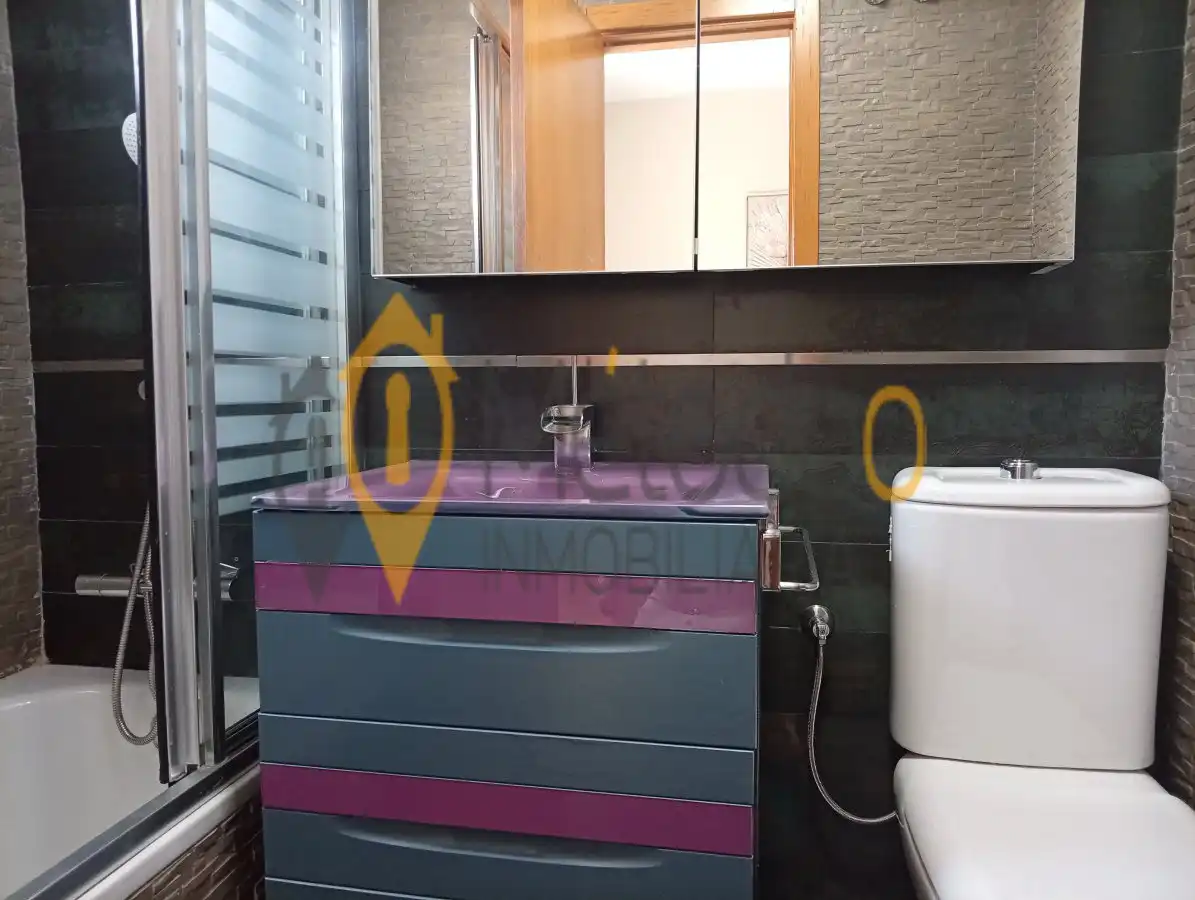 Bathroom of Flat for rent in Sevilla  with Air Conditioner, Heating and Parquet flooring