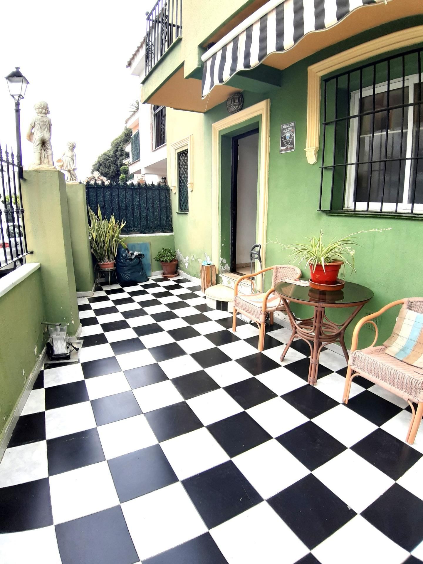 Casa adosada en venda a Los Boliches