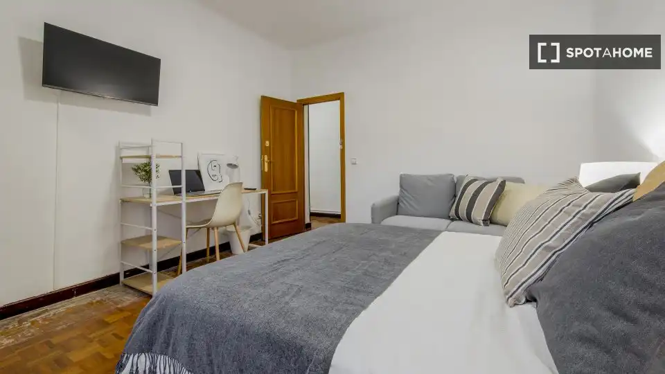 Room in Ciudad Jardín