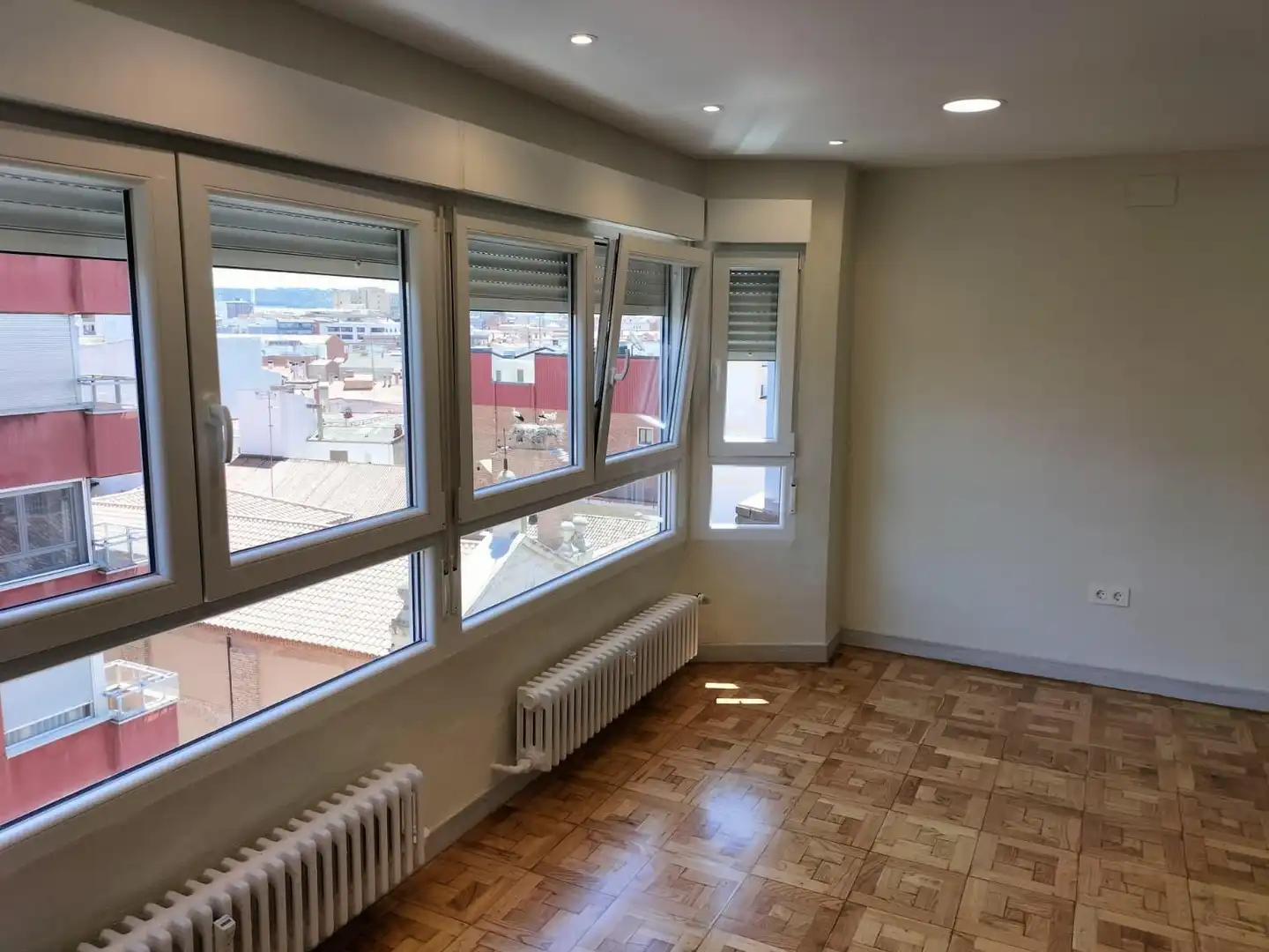 Habitación de Piso de alquiler en Palencia con Calefacción y Parquet