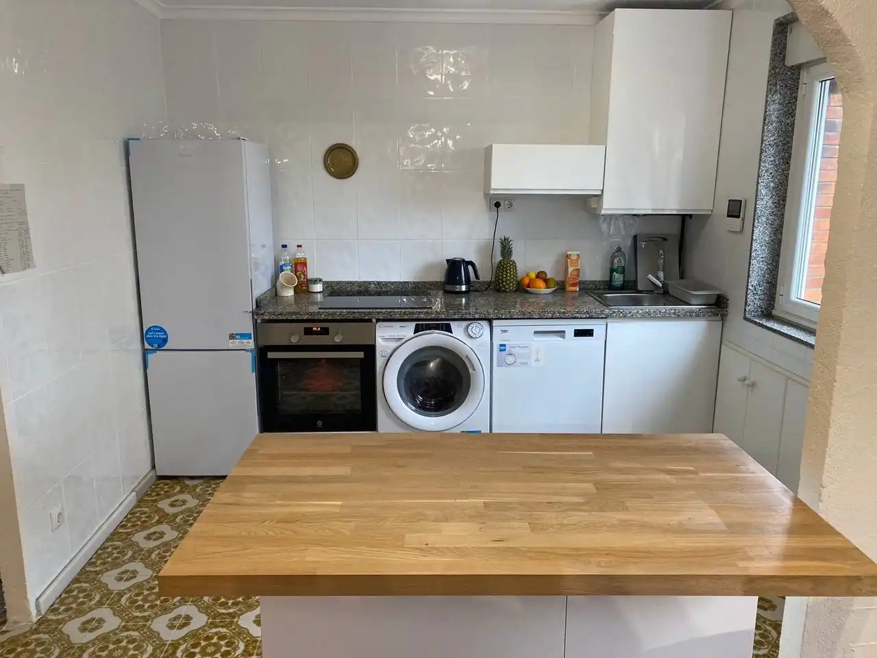 Cuina de Pis en venda en Oviedo  amb Calefacció, Parquet i Moblat