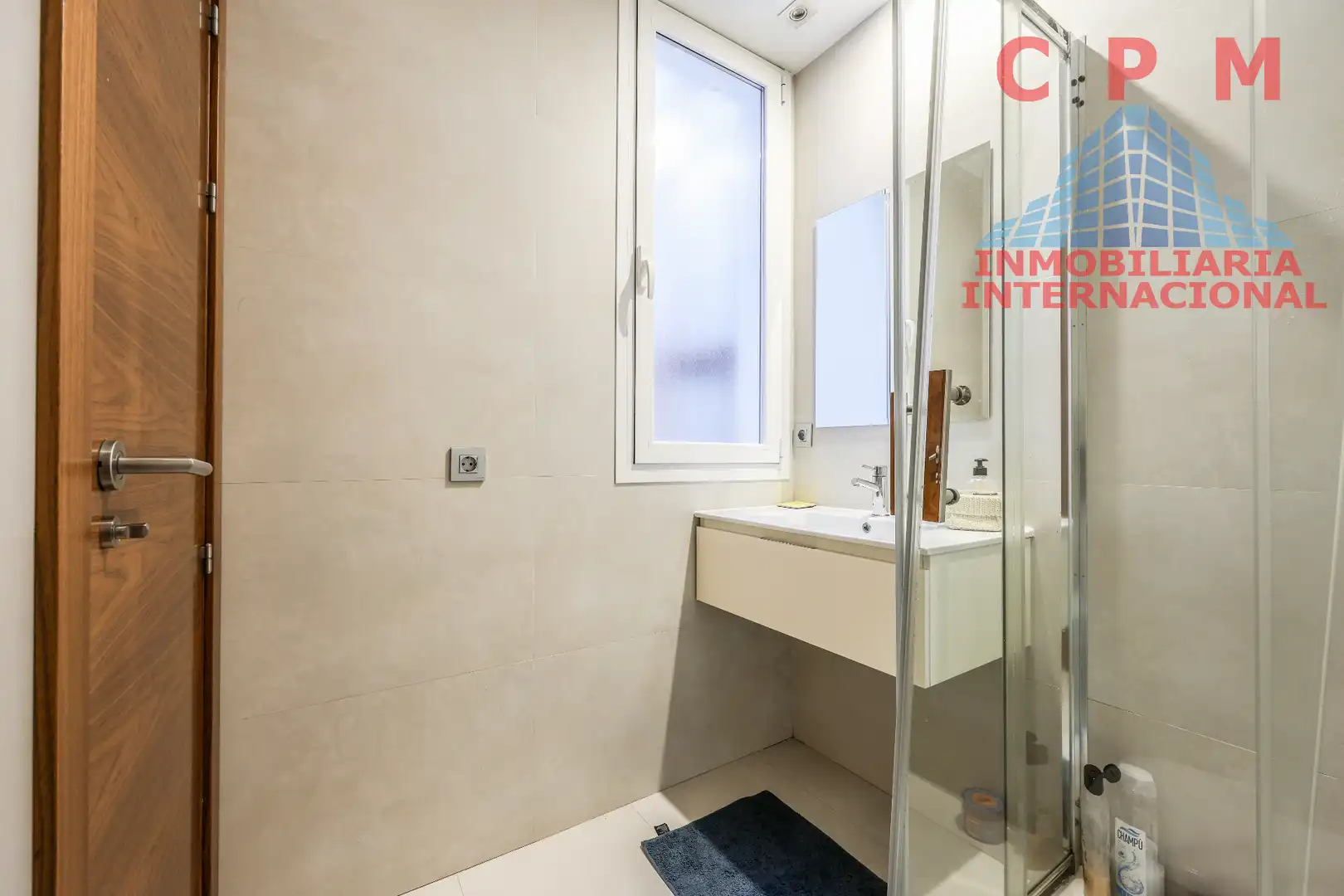 Bathroom of Flat for rent in Madrid  with Air Conditioner, Heating and Parquet flooring