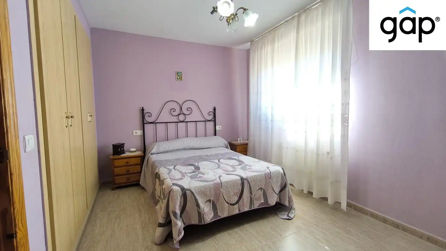 Schlafzimmer von Einfamilien-Reihenhaus zum Verkauf in Horcajo de Santiago mit Heizung, Abstellraum und Möbliert
