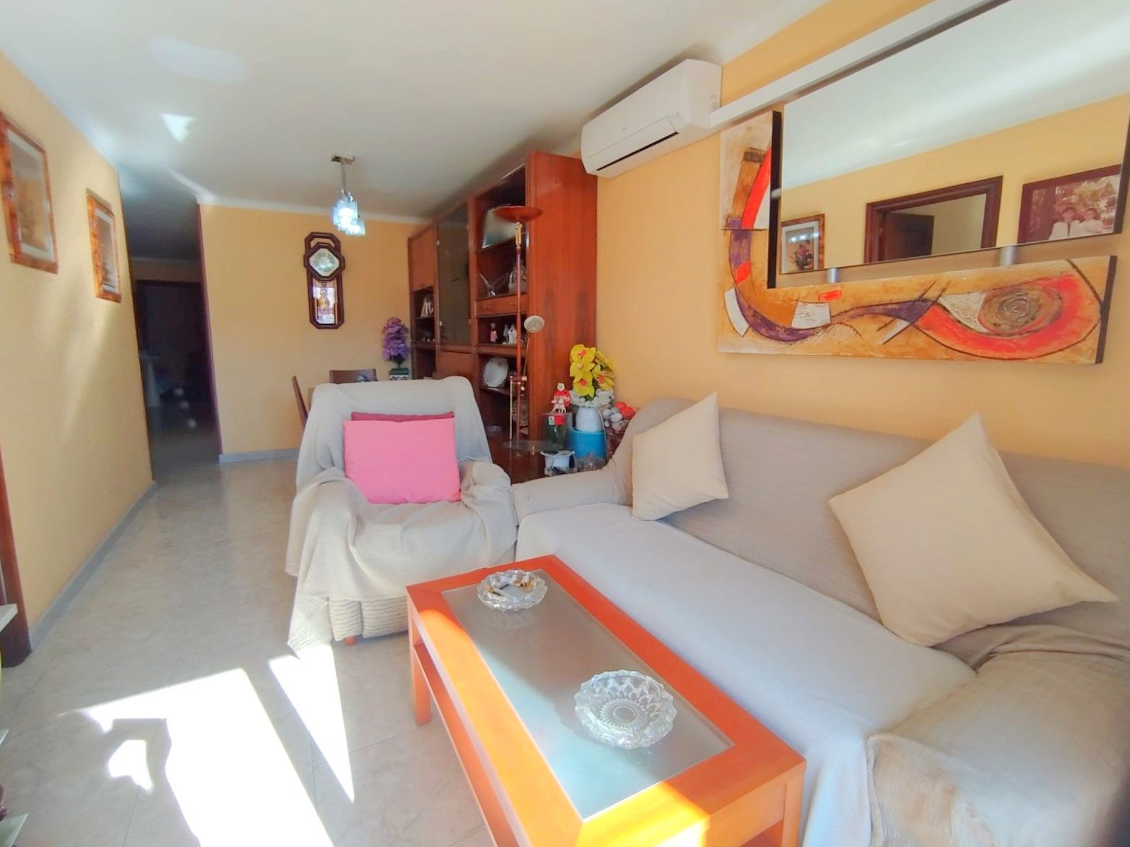 Sala d'estar de Àtic en venda en L'Hospitalet de Llobregat amb Aire condicionat, Terrassa i Forn