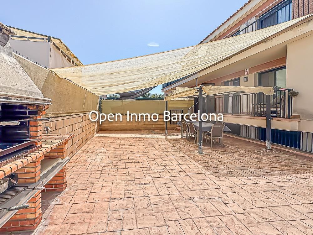 Terrassa de Casa adosada en venda en Vilanova i la Geltrú amb Jardí privat, Terrassa i Piscina