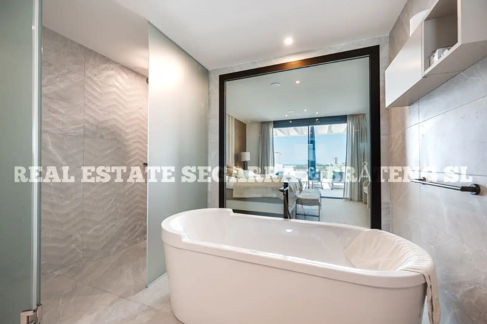 Bathroom of Attic for sale in Marbella  with Air Conditioner, Heating and Terrace