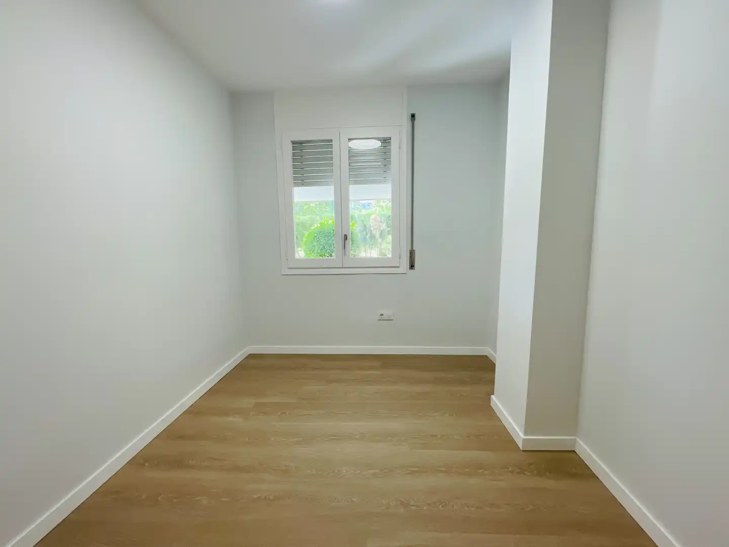 Bedroom of Office for rent in Barcelona  with Air Conditioner