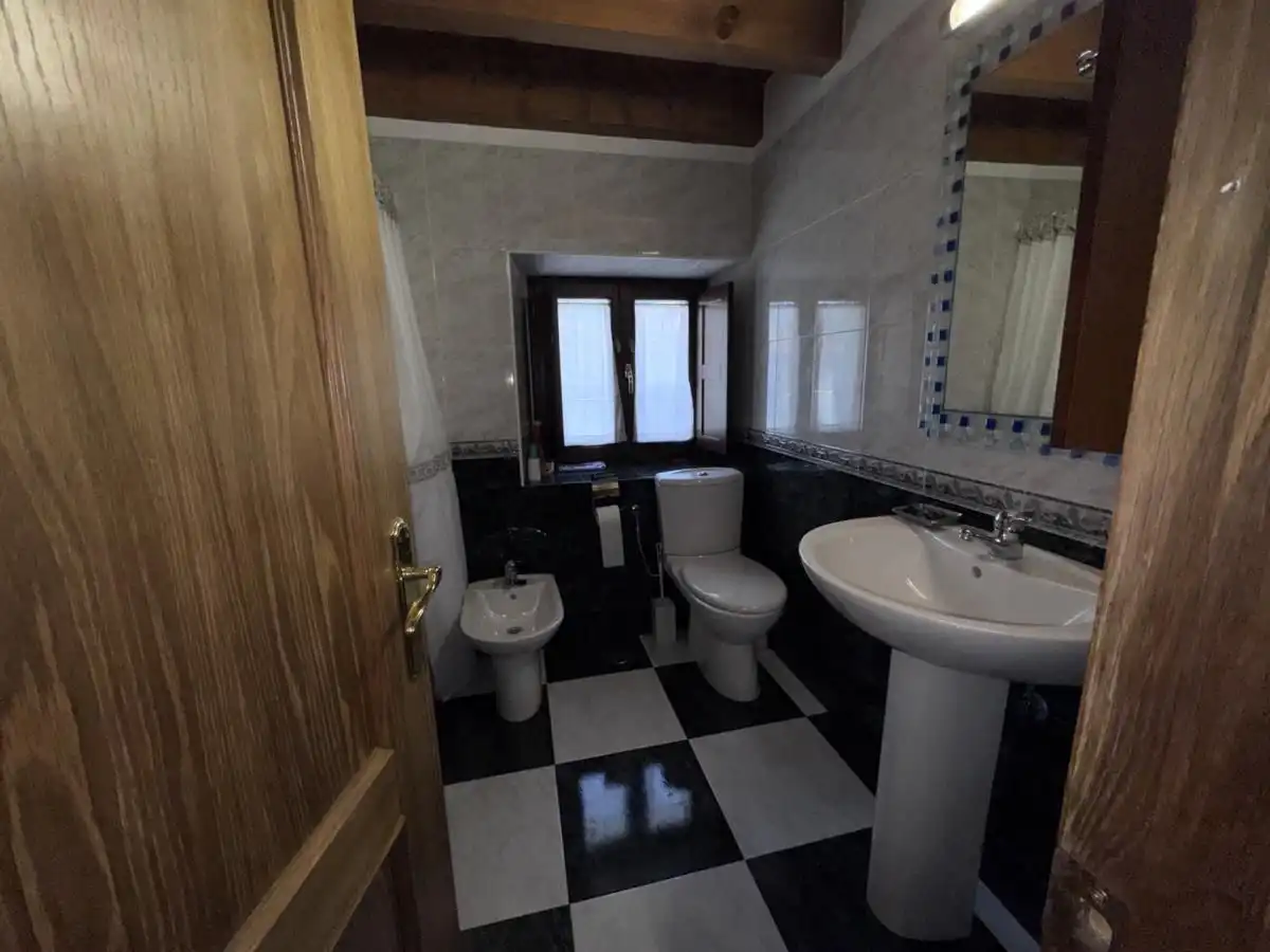 Baño de Casa adosada en venta en Llanes con Calefacción, Jardín privado y Terraza