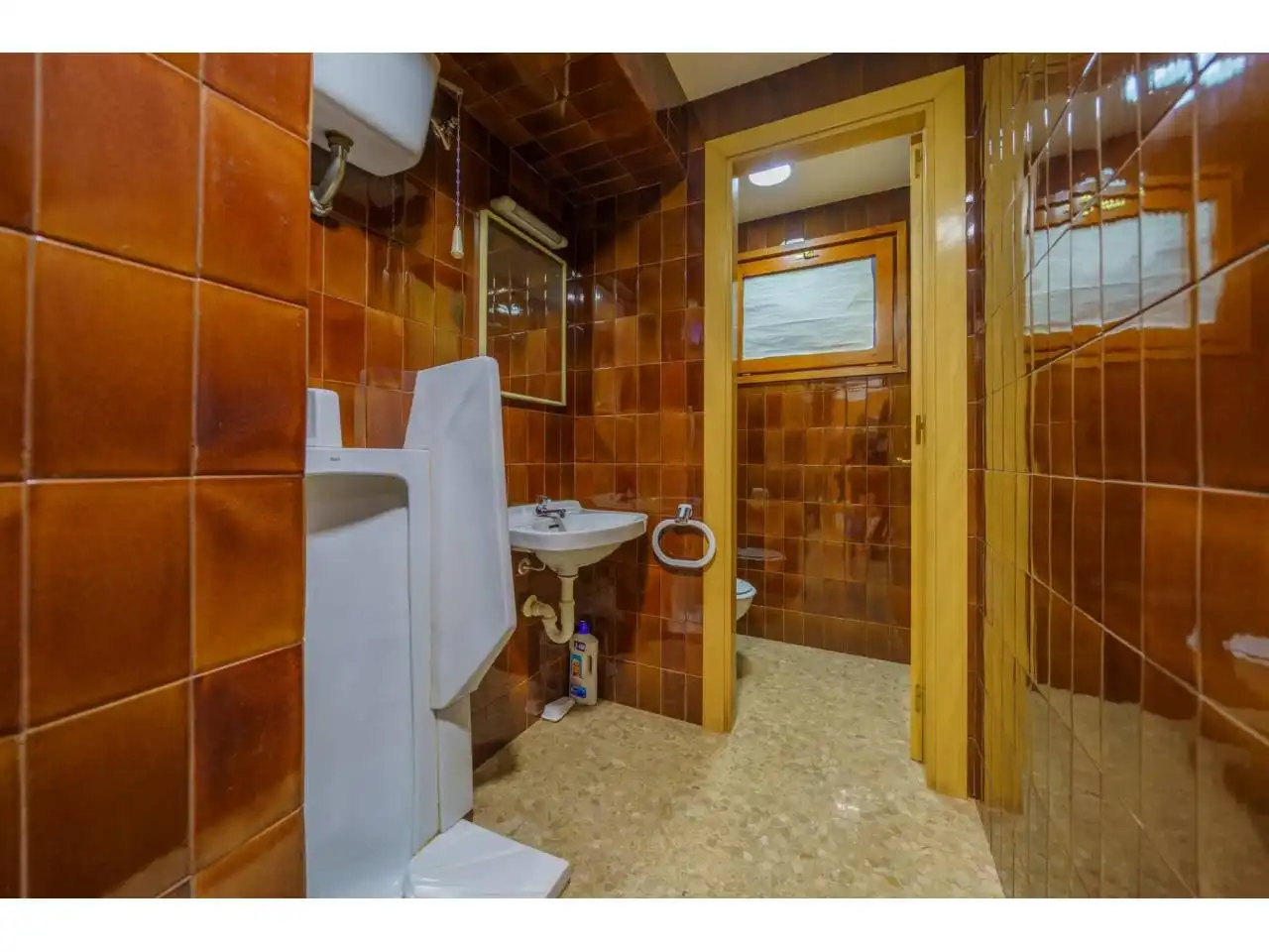 Badezimmer von Büro zur Miete in La Bisbal d'Empordà mit Klimaanlage