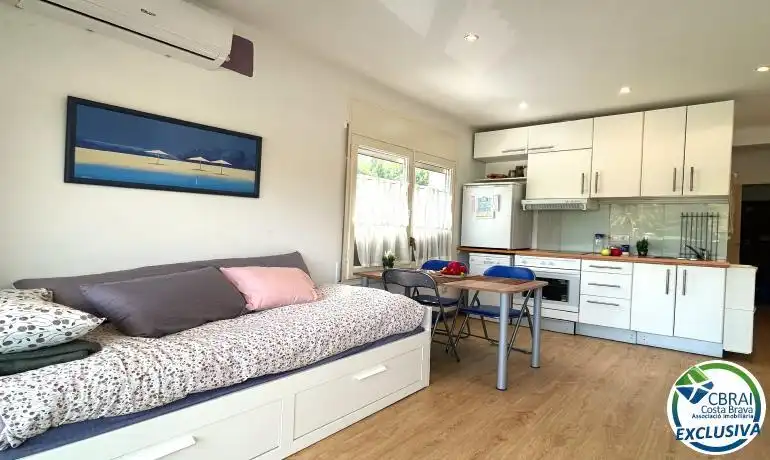 Habitación de Piso en venta en Llançà con Calefacción, Terraza y Amueblado