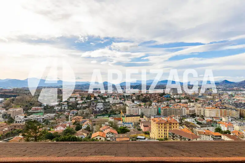 Vista exterior de Piso en venta en Donostia - San Sebastián  con Calefacción, Terraza y Trastero
