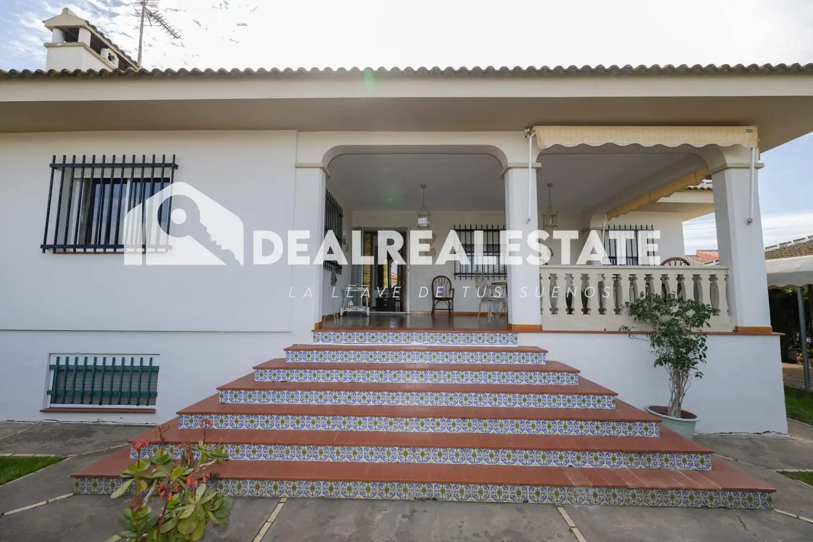 Vista exterior de Casa o xalet en venda en Almonte amb Jardí privat, Terrassa i Moblat