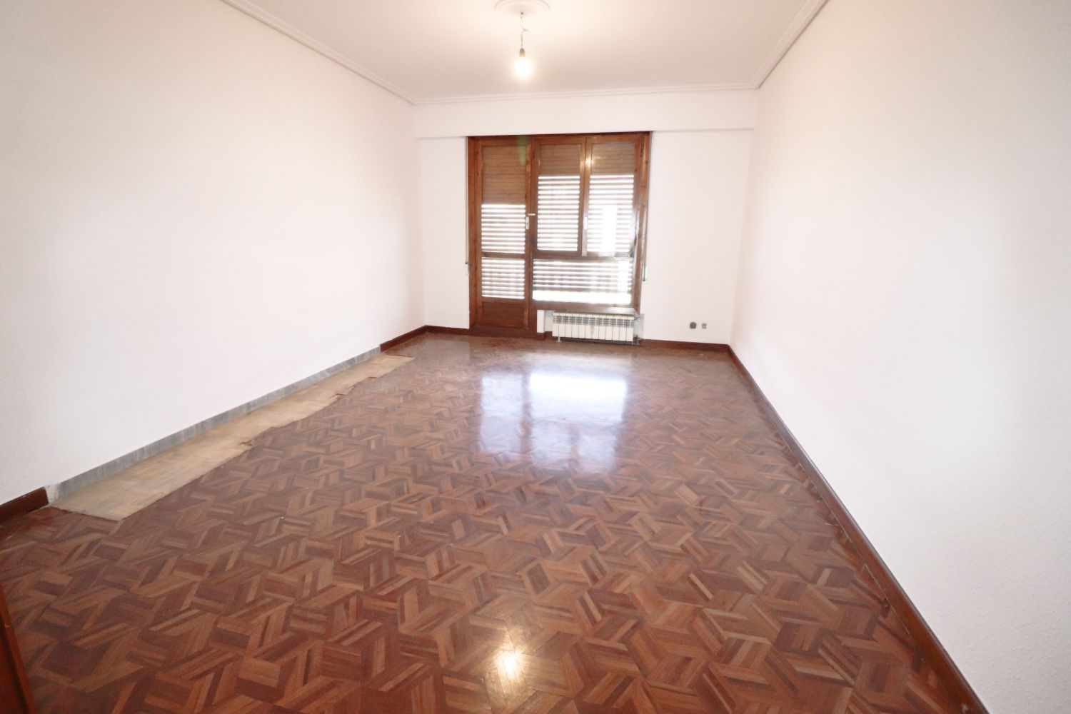 Sala de estar de Piso en venta en Vitoria - Gasteiz con Calefacción, Parquet y Terraza