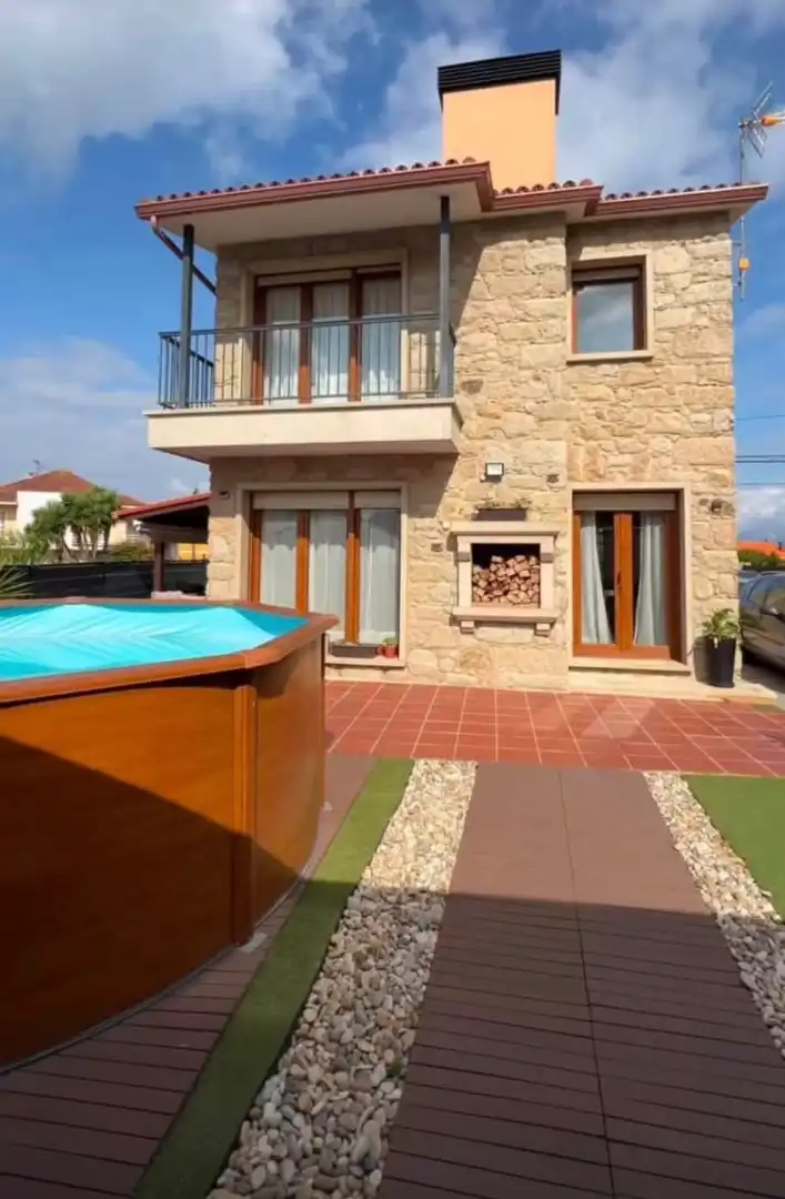 Terrassa de Casa o xalet en venda en Vilanova de Arousa amb Jardí privat, Terrassa i Traster