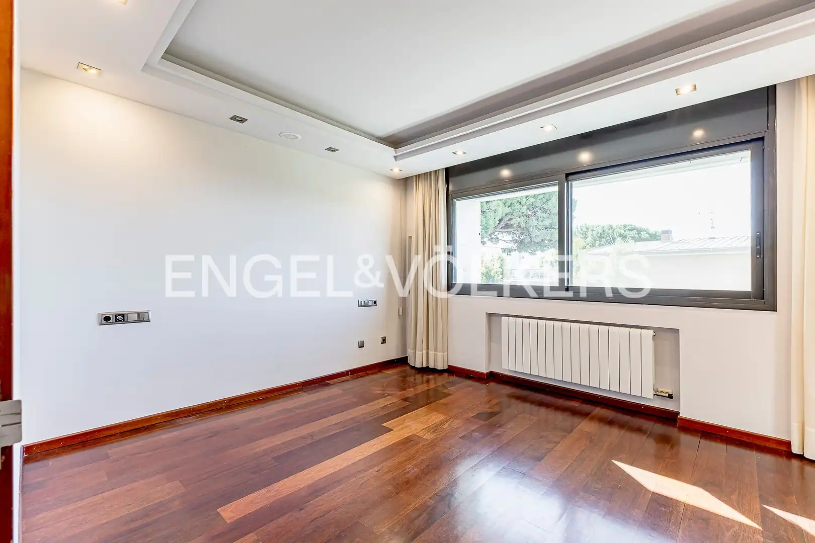 Living room of Houses for sale in Esplugues de Llobregat  with Air Conditioner, Heating and Private garden