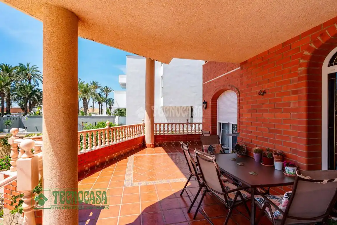Terrassa de Casa o xalet en venda en Roquetas de Mar amb Calefacció, Parquet i Terrassa