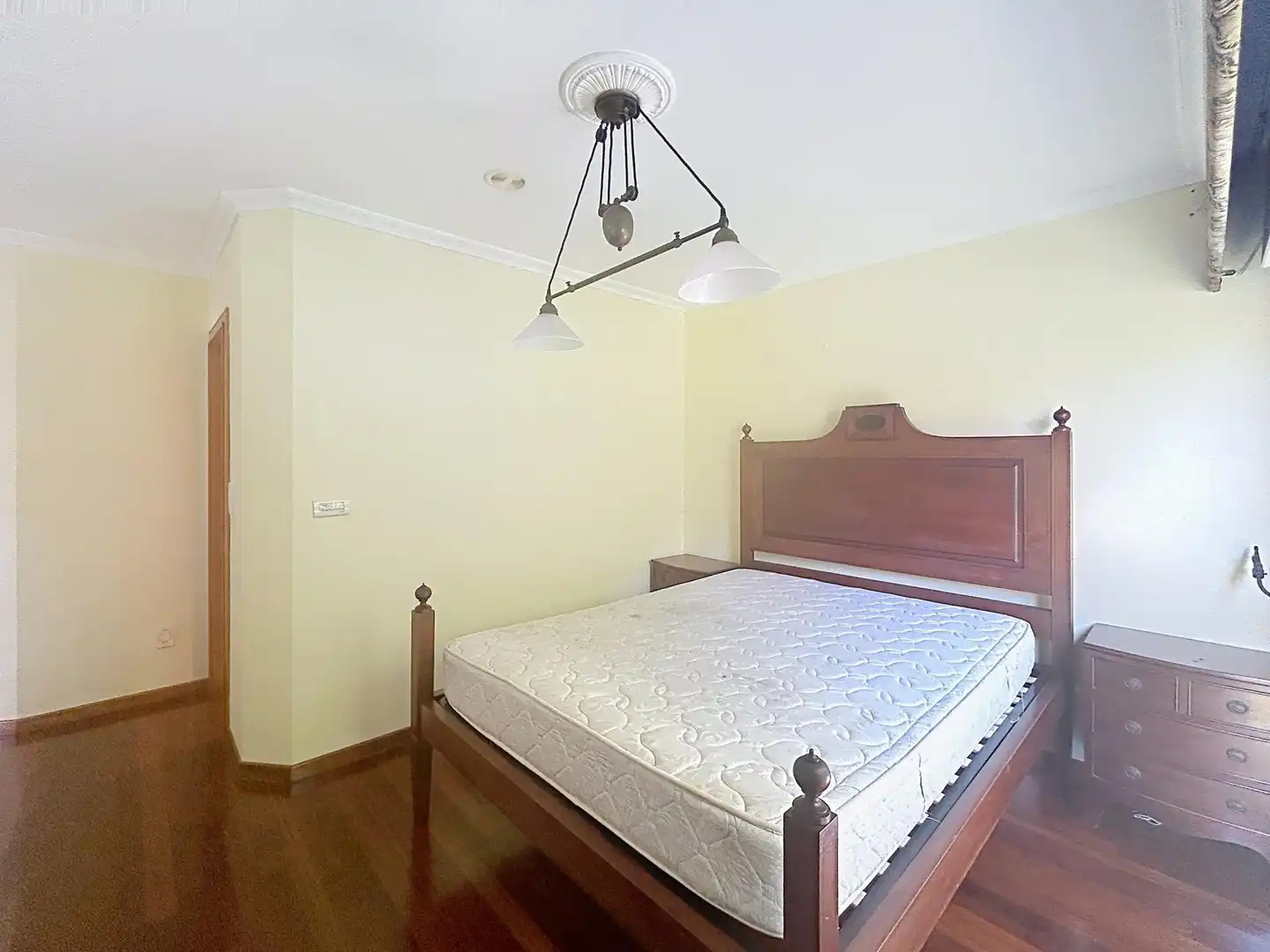 Habitación de Casa adosada en venta en Santiago de Compostela  con Calefacción, Terraza y Piscina comunitaria
