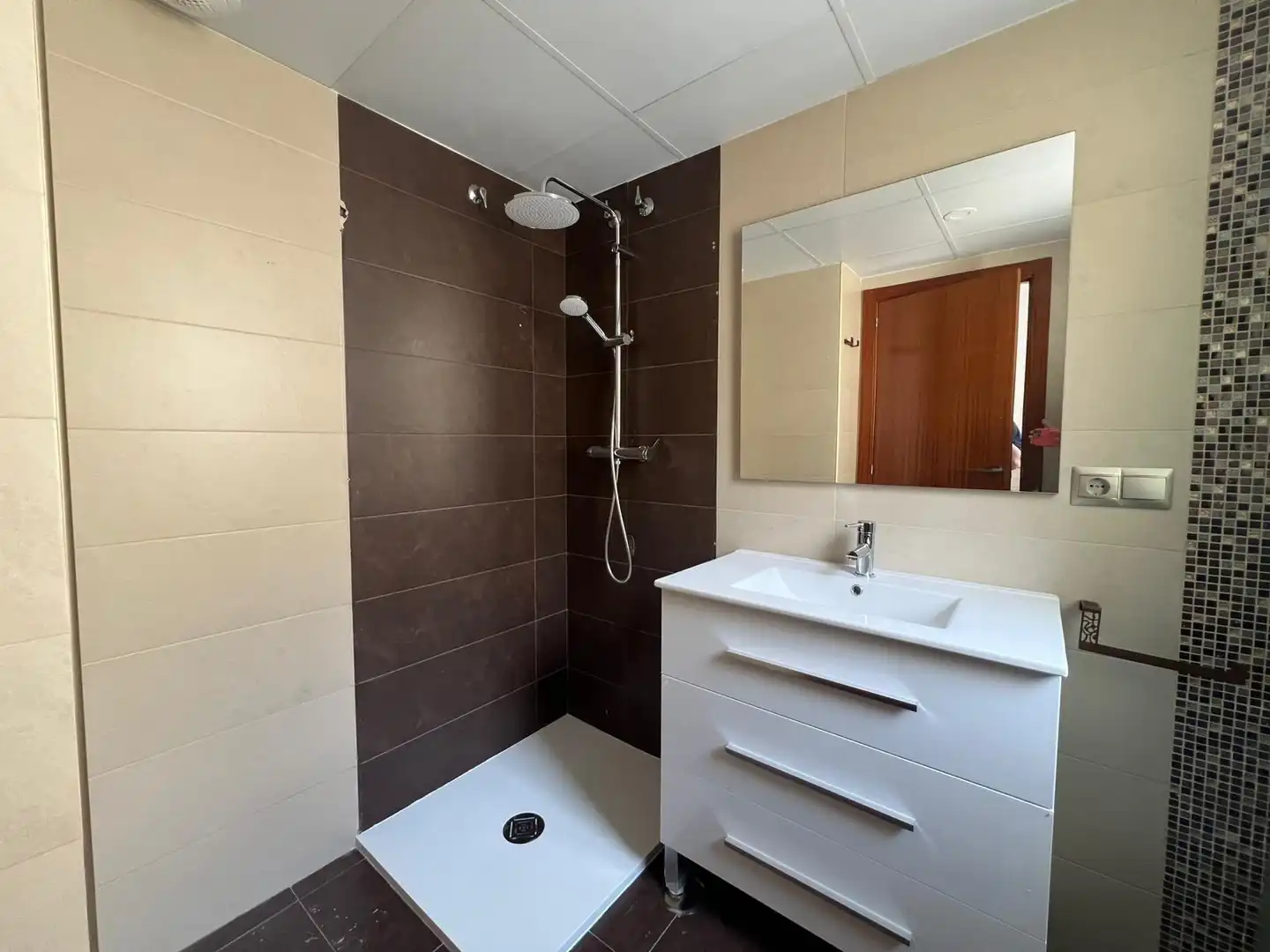 Bathroom of Flat for rent in Cáceres  with Air Conditioner, Heating and Furnished