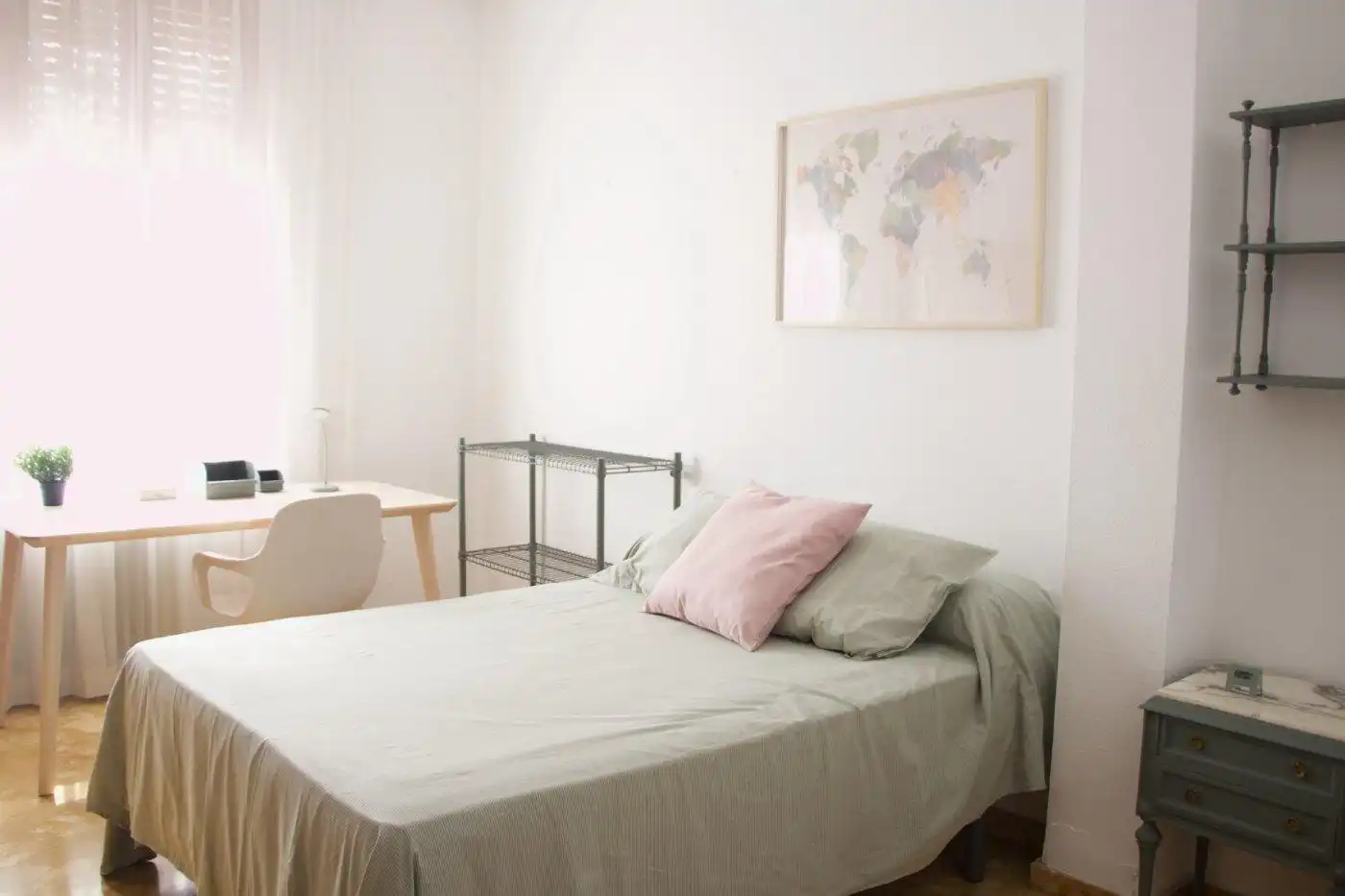 Bedroom of Flat for share in Moncada  with Air Conditioner and Furnished