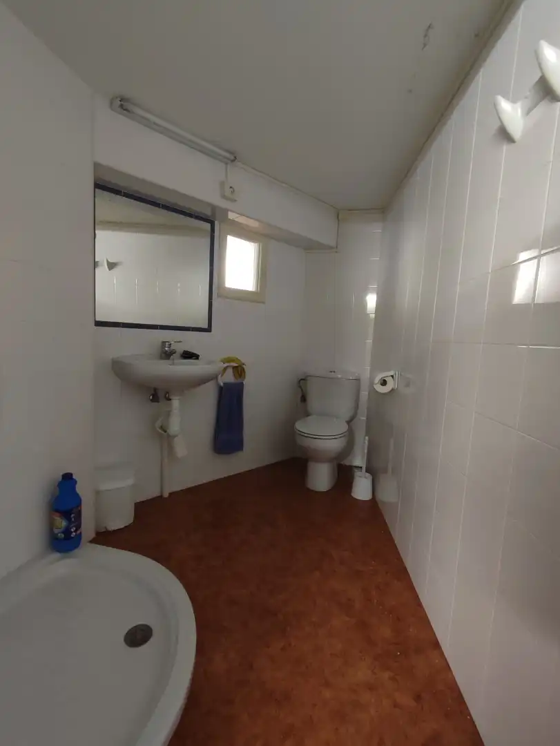 Baño de Local de alquiler en A Coruña Capital  con Amueblado