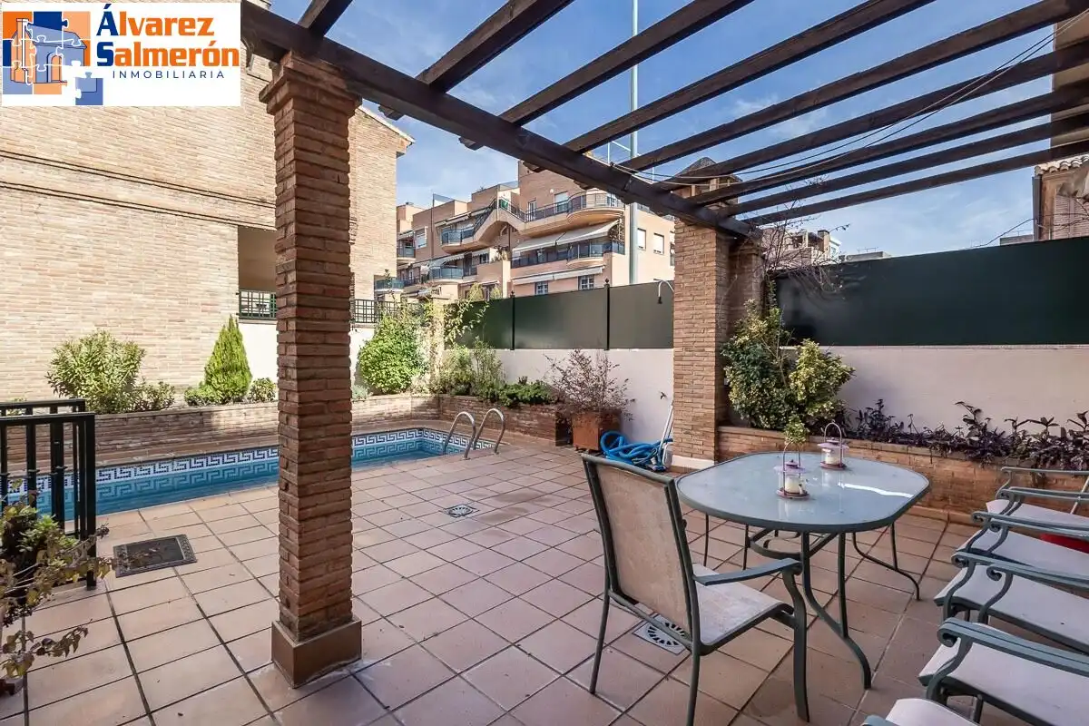 Terraza de Casa adosada en venta en  Granada Capital con Jardín privado, Terraza y Piscina