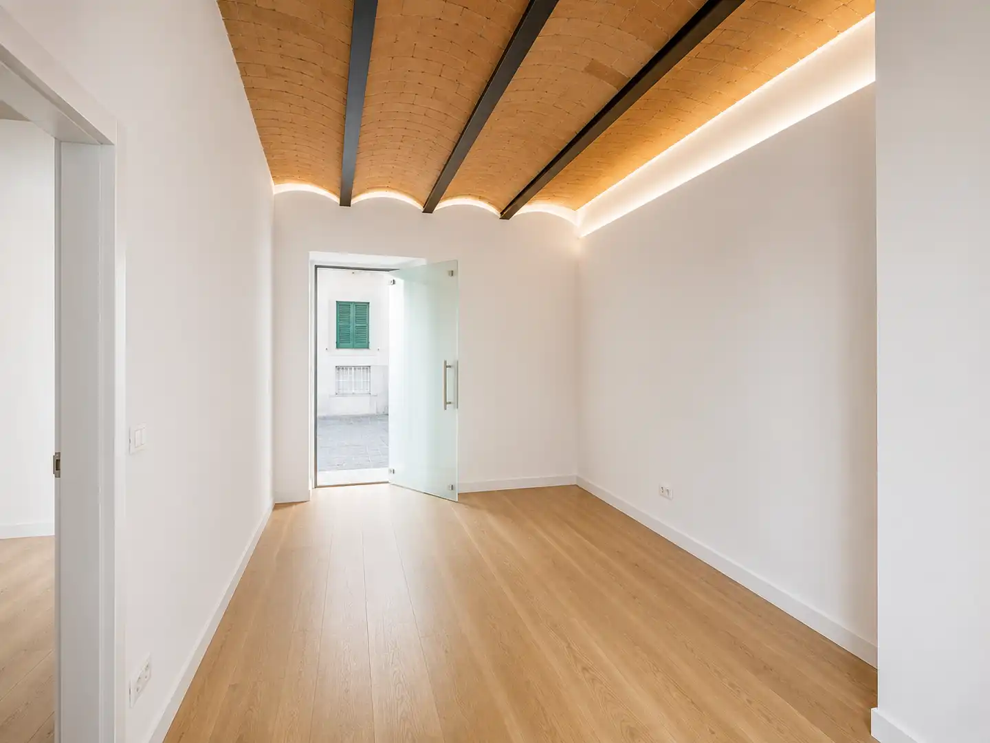 Ground floor for sale in Barcelona