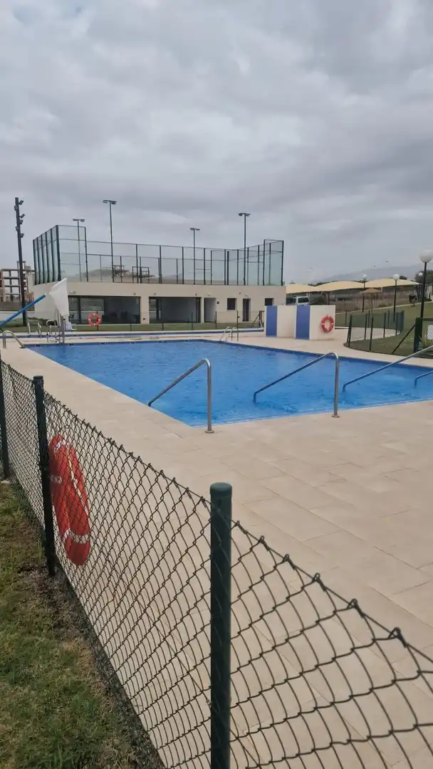 Piscina de Àtic de lloguer en Almería amb Aire condicionat, Calefacció i Jardí privat
