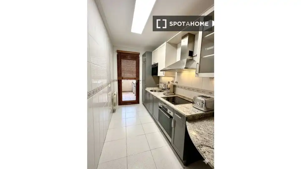 Cocina de Apartamento para compartir en Bilbao  con Aire acondicionado, Terraza y Amueblado