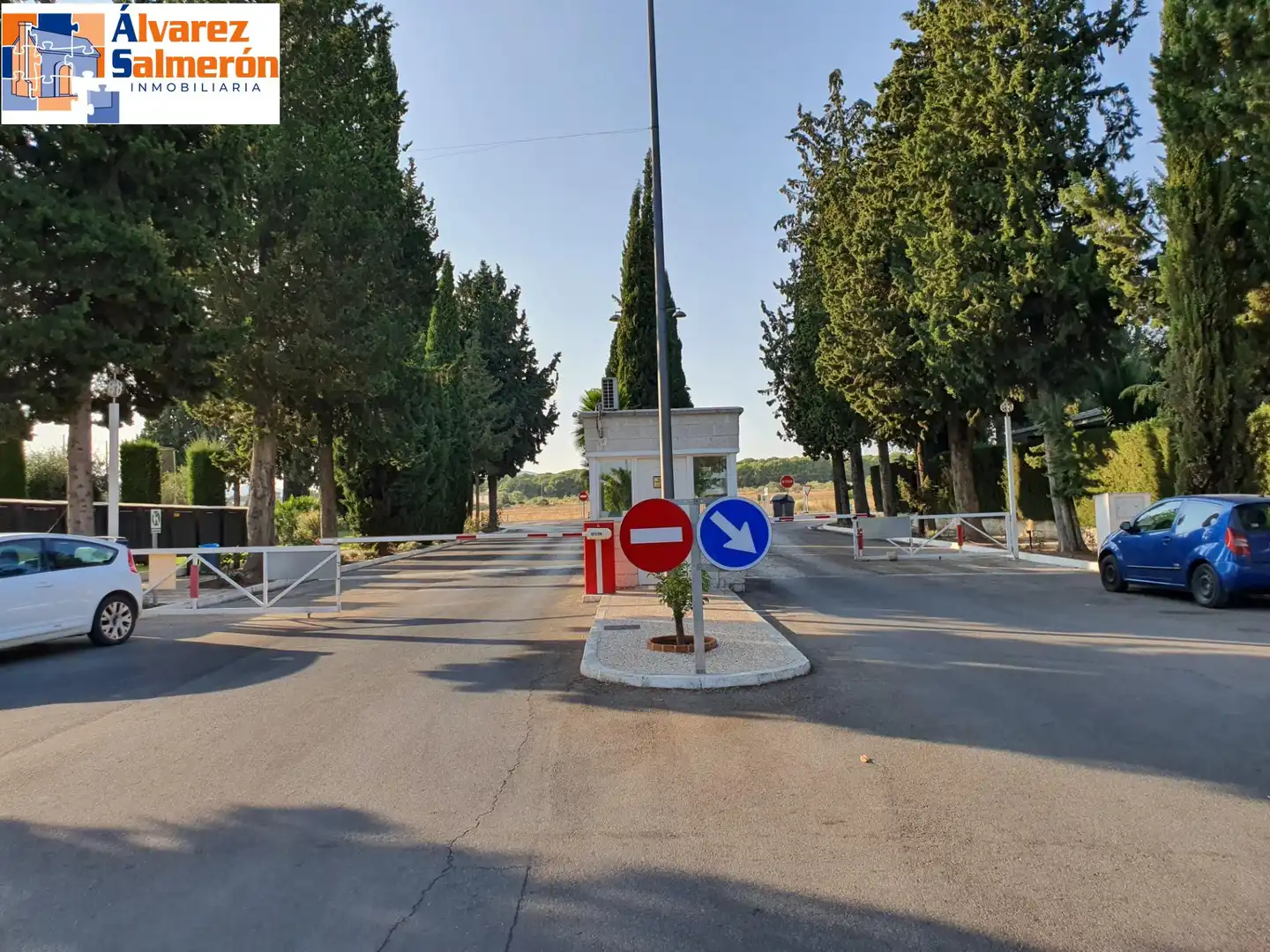 Vista exterior de Casa o xalet en venda en Albolote amb Jardí privat, Terrassa i Traster