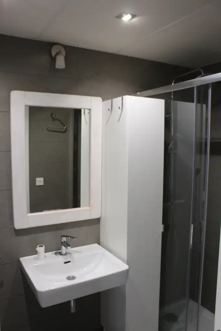 Bathroom of Flat for rent in Granada  with Air Conditioner, Heating and Terrace
