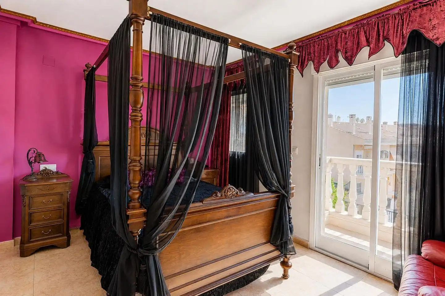 Schlafzimmer von Einfamilien-Reihenhaus zum Verkauf in Santa Pola mit Klimaanlage, Privatgarten und Terrasse