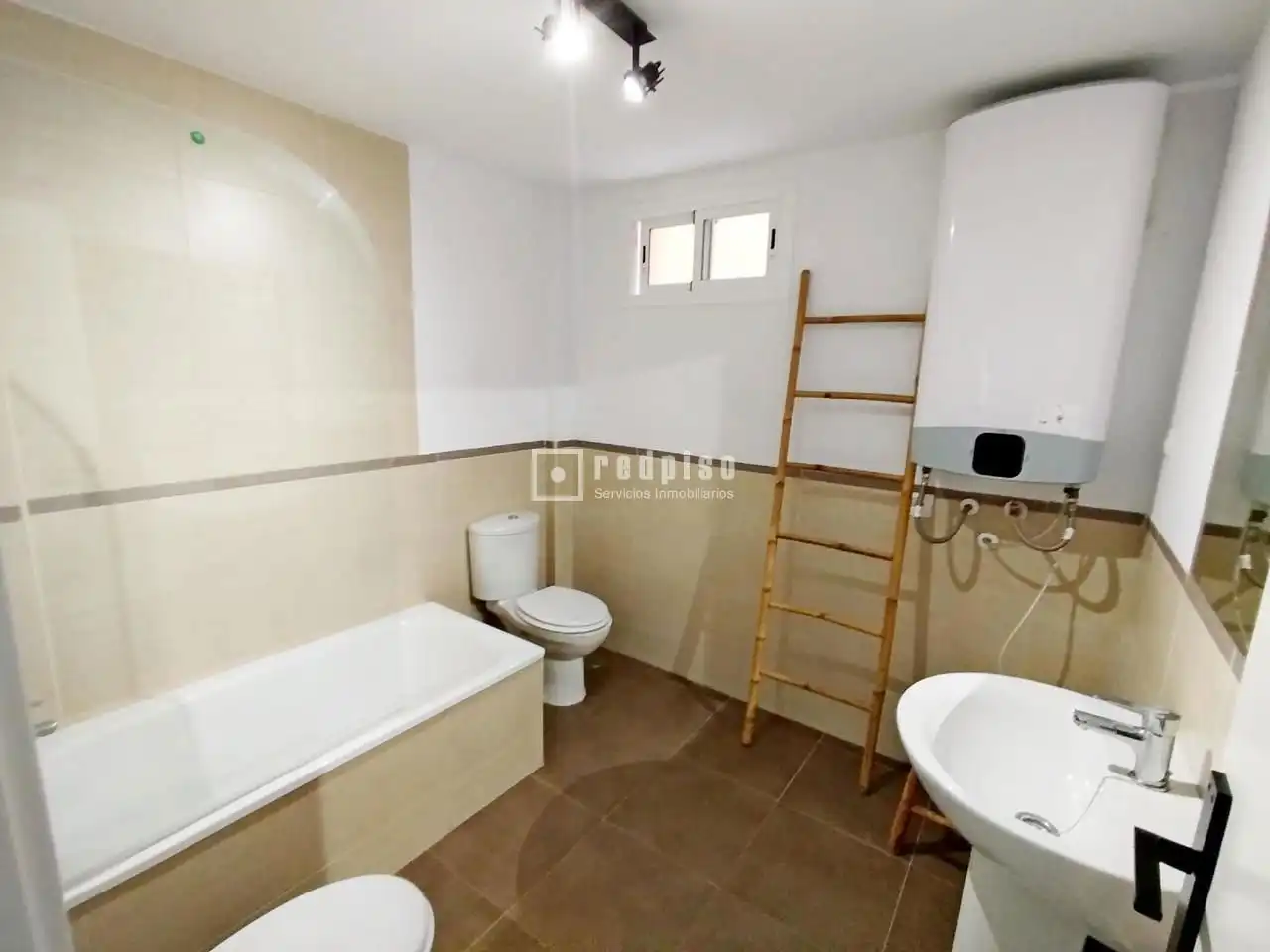 Bany de Casa o xalet en venda en Cadalso de los Vidrios amb Calefacció, Jardí privat i Terrassa