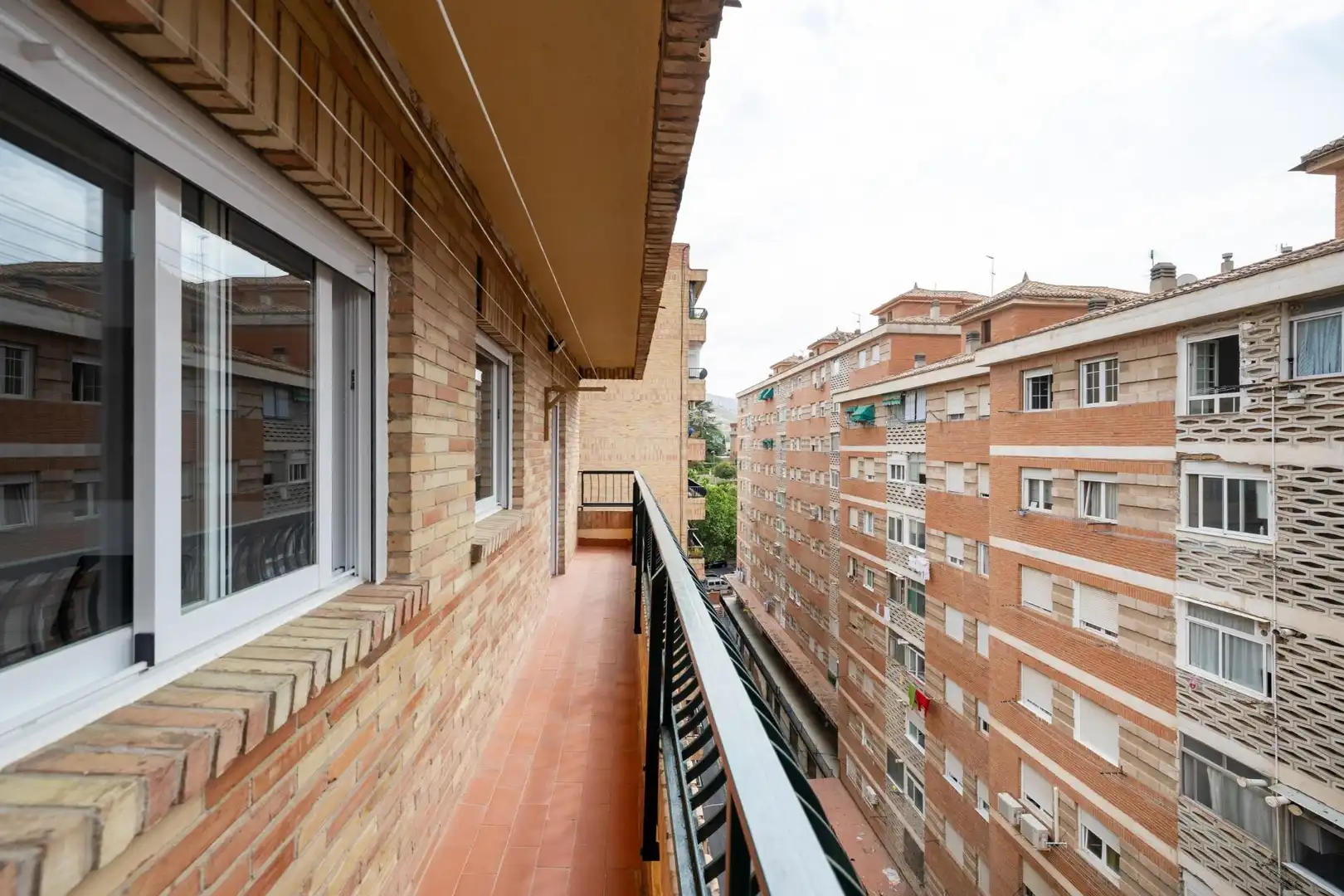Vista exterior de Pis de lloguer en Granada amb Calefacció, Terrassa i Traster