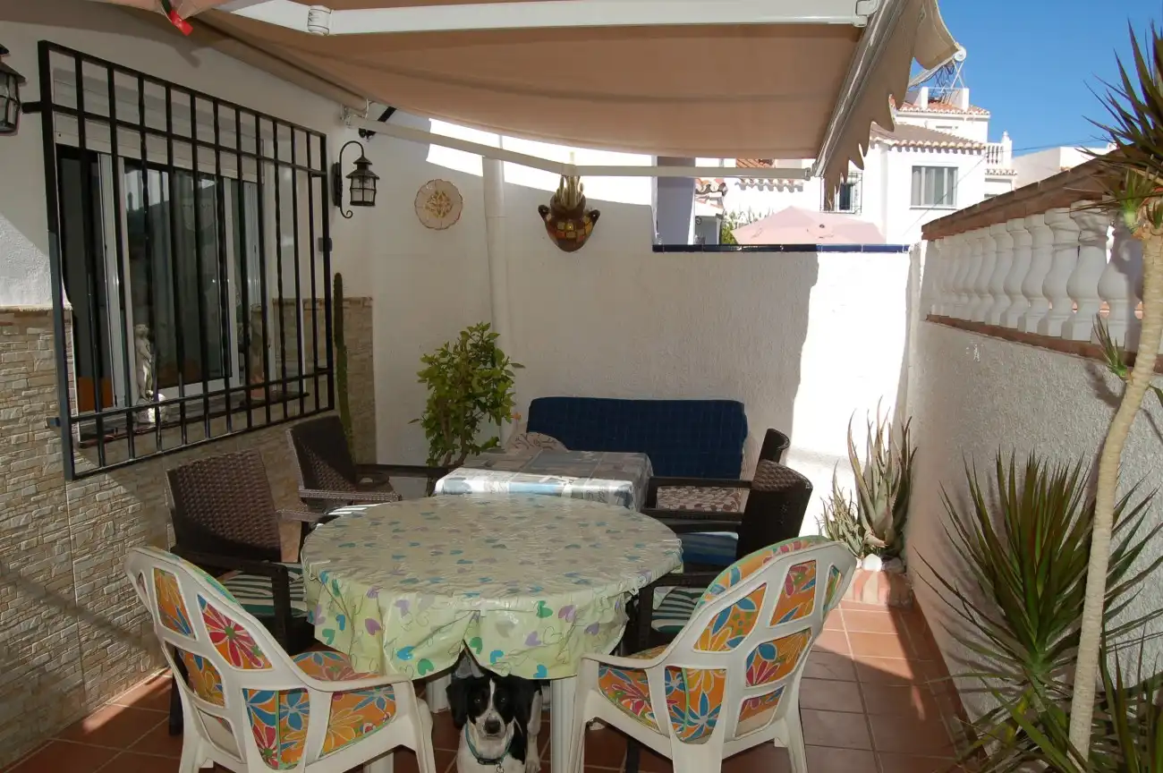 Terrasse von Einfamilien-Reihenhaus zum Verkauf in Nerja mit Klimaanlage, Heizung und Terrasse